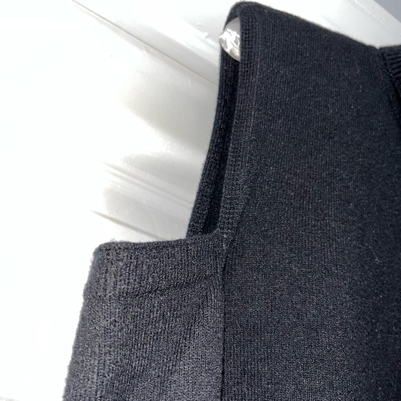 Cold shoulder turtleneck sweater - Picture 2 of 3